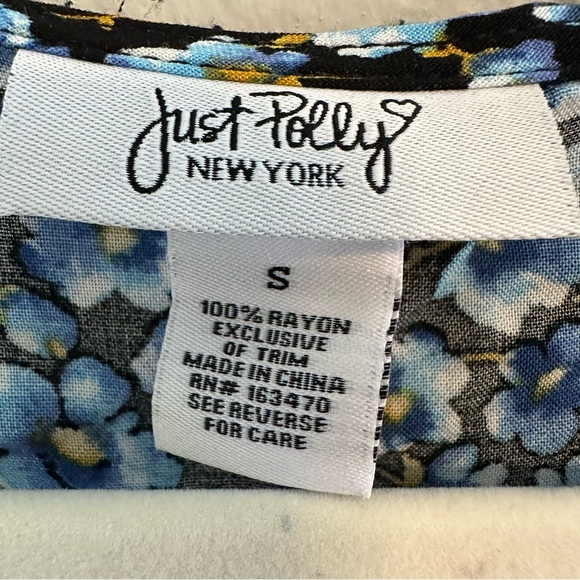 Just Polly - Micro Floral Ruched Ruffle Blouse - Picture 4 of 5